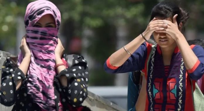 സംസ്ഥാനത്ത് ചൂട് വർധിക്കുന്നു ; ഒൻപത് ജില്ലകളിൽ യെല്ലോ അലർട്ട്, മുന്നറിയിപ്പ് നൽകി അധികൃതർ സംസ്ഥാനത്ത് ചൂട് വർധിക്കുന്നു ; ഒൻപത് ജില്ലകളിൽ യെല്ലോ അലർട്ട്, മുന്നറിയിപ്പ് നൽകി അധികൃതർ