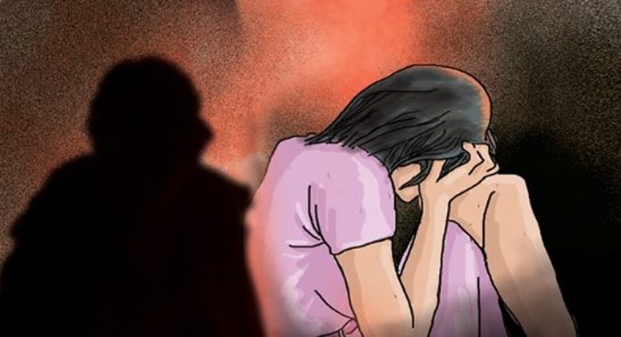 ഇടുക്കിയിൽ പ്രായപൂർത്തിയാകാത്ത പെൺകുട്ടിയെ പീഡിപ്പിച്ച കേസിൽ മൂന്ന് പേർ അറസ്റ്റിൽ ഇടുക്കിയിൽ പ്രായപൂർത്തിയാകാത്ത പെൺകുട്ടിയെ പീഡിപ്പിച്ച കേസിൽ മൂന്ന് പേർ അറസ്റ്റിൽ