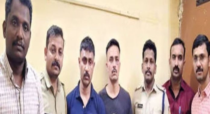 ആലുവ കവര്ച്ച ; നിര്ണായകമായത് രഹസ്യ മൊബൈല് നമ്പര്, അന്വേഷണ സംഘം ശനിയാഴ്ച തിരിച്ചെത്തും ആലുവ കവര്ച്ച ; നിര്ണായകമായത് രഹസ്യ മൊബൈല് നമ്പര്, അന്വേഷണ സംഘം ശനിയാഴ്ച തിരിച്ചെത്തും