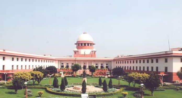 സാമ്പത്തികമായി ഞെരുക്കുന്നു ; കേരളത്തിന്റെ പരാതിക്ക് രൂക്ഷമറുപടിയുമായി കേന്ദ്രം സുപ്രീംകോടതിയില് സാമ്പത്തികമായി ഞെരുക്കുന്നു ; കേരളത്തിന്റെ പരാതിക്ക് രൂക്ഷമറുപടിയുമായി കേന്ദ്രം സുപ്രീംകോടതിയില്
