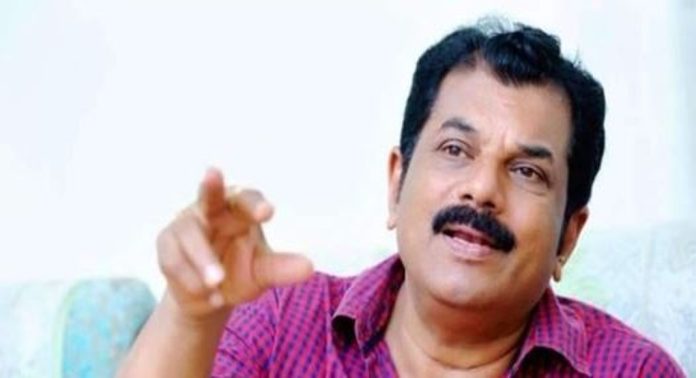 എന്റെ ശ്വാസോച്ഛ്വാസത്തില് വരെ കൊല്ലമാണ്, ഈ ശബ്ദം പാർലമെൻറിൽ മുഴക്കാൻ തന്നെ വിജയിപ്പിക്കണം ; എം. മുകേഷ് എംഎല്എ എന്റെ ശ്വാസോച്ഛ്വാസത്തില് വരെ കൊല്ലമാണ്, ഈ ശബ്ദം പാർലമെൻറിൽ മുഴക്കാൻ തന്നെ വിജയിപ്പിക്കണം ; എം. മുകേഷ് എംഎല്എ