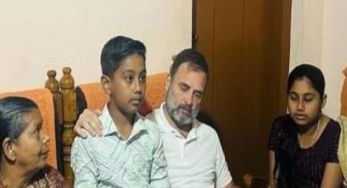 നിങ്ങൾക്കൊപ്പം ഞാനുണ്ട് ; കാട്ടാന ആക്രമണത്തിൽ കൊല്ലപ്പെട്ട അജിയുടെ കുടുംബത്തെ ചേർത്തുപിടിച്ച് രാഹുൽ ഗാന്ധി നിങ്ങൾക്കൊപ്പം ഞാനുണ്ട് ; കാട്ടാന ആക്രമണത്തിൽ കൊല്ലപ്പെട്ട അജിയുടെ കുടുംബത്തെ ചേർത്തുപിടിച്ച് രാഹുൽ ഗാന്ധി