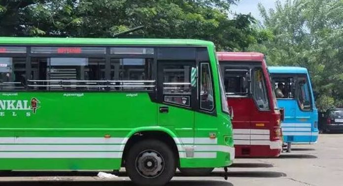 മോശം പെരുമാറ്റം ചോദ്യം ചെയ്തു ; പിന്നാലെ വിദ്യാര്ഥിയെ സ്വകാര്യ ബസ് കണ്ടക്ടര് കടിച്ചതായി പരാതി മോശം പെരുമാറ്റം ചോദ്യം ചെയ്തു ; പിന്നാലെ വിദ്യാര്ഥിയെ സ്വകാര്യ ബസ് കണ്ടക്ടര് കടിച്ചതായി പരാതി