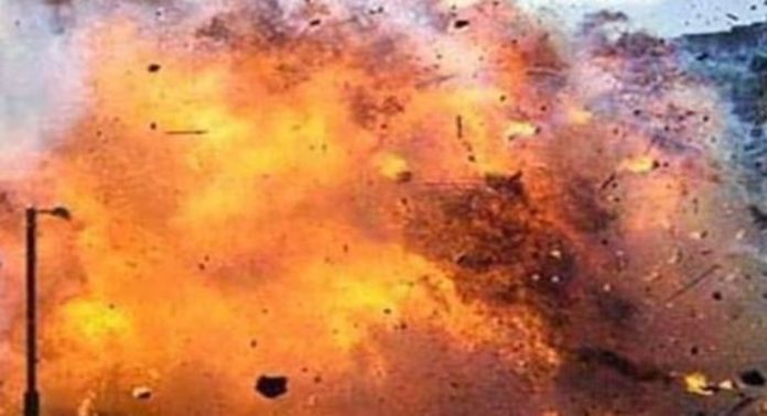 പാകിസ്ഥാനിലെ പോലീസ് സ്റ്റേഷനിൽ ഭീകരാക്രമണം ; പത്ത് പേർ കൊല്ലപ്പെട്ടു പാകിസ്ഥാനിലെ പോലീസ് സ്റ്റേഷനിൽ ഭീകരാക്രമണം ; പത്ത് പേർ കൊല്ലപ്പെട്ടു
