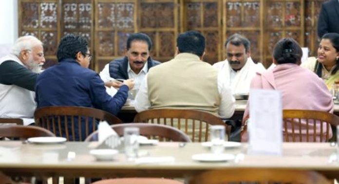 പ്രധാനമന്ത്രിയുടെ വിരുന്നിൽ പ്രേമചന്ദ്രൻ എം.പി ; ശക്തമായ എതിർപ്പ് അറിയിച്ച് സി.പി.എം പ്രധാനമന്ത്രിയുടെ വിരുന്നിൽ പ്രേമചന്ദ്രൻ എം.പി ; ശക്തമായ എതിർപ്പ് അറിയിച്ച് സി.പി.എം