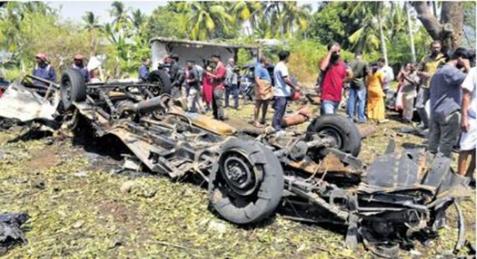 തൃപ്പുണിത്തുറ സ്ഫോടനം ; വില്ലനായത് പൊട്ടാസ്യം ക്ലോറേറ്റോ?, 45 മീറ്റർ സുരക്ഷാ അകലവും ലംഘിക്കപ്പെട്ടതായി റിപ്പോർട്ടുകൾ തൃപ്പുണിത്തുറ സ്ഫോടനം ; വില്ലനായത് പൊട്ടാസ്യം ക്ലോറേറ്റോ?, 45 മീറ്റർ സുരക്ഷാ അകലവും ലംഘിക്കപ്പെട്ടതായി റിപ്പോർട്ടുകൾ