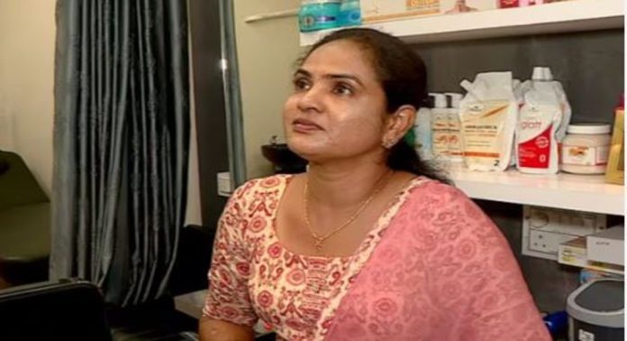 വ്യാജ ലഹരിക്കേസ് ; ഒരിക്കലും പ്രതീക്ഷിച്ചില്ല, വിരുന്നുകാരായെത്തിയവർ ചതിച്ചുവെന്ന് ഷീലാ സണ്ണി വ്യാജ ലഹരിക്കേസ് ; ഒരിക്കലും പ്രതീക്ഷിച്ചില്ല, വിരുന്നുകാരായെത്തിയവർ ചതിച്ചുവെന്ന് ഷീലാ സണ്ണി