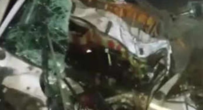 തമിഴ്നാട്ടിൽ ബസും ലോറിയും കൂട്ടിയിടിച്ച് വൻ അപകടം ; എട്ട് പേർക്ക് ദാരുണാന്ത്യം തമിഴ്നാട്ടിൽ ബസും ലോറിയും കൂട്ടിയിടിച്ച് വൻ അപകടം ; എട്ട് പേർക്ക് ദാരുണാന്ത്യം