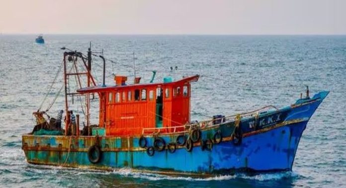 മത്സ്യത്തൊഴിലാളികളുടെ വള്ളത്തില് കപ്പലിടിച്ചു അപകടം ; അഞ്ച് തൊഴിലാളികള്ക്ക് പരിക്ക്, ഒരാളുടെ നില അതീവ ഗുരുതരം മത്സ്യത്തൊഴിലാളികളുടെ വള്ളത്തില് കപ്പലിടിച്ചു അപകടം ; അഞ്ച് തൊഴിലാളികള്ക്ക് പരിക്ക്, ഒരാളുടെ നില അതീവ ഗുരുതരം