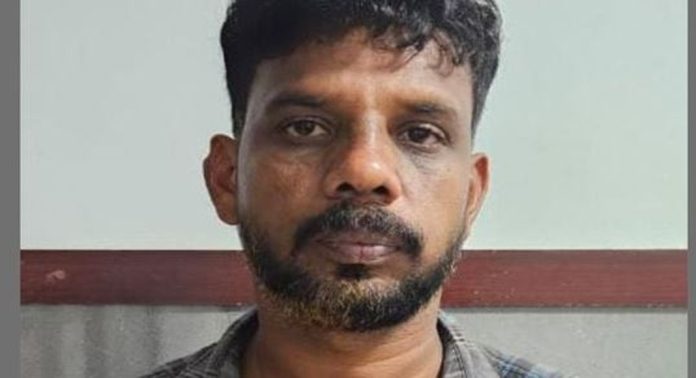 ക്വാറികൾ കേന്ദ്രീകരിച്ച് ലഹരി വിൽപ്പന ; ടിപ്പർ ഡ്രൈവർ അറസ്റ്റിൽ ക്വാറികൾ കേന്ദ്രീകരിച്ച് ലഹരി വിൽപ്പന ; ടിപ്പർ ഡ്രൈവർ അറസ്റ്റിൽ