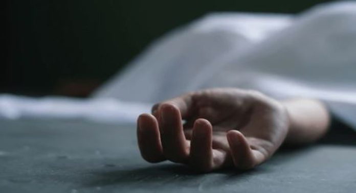 ട്രെക്കിംഗിനിടെ കാൽവഴുതി വീണു മരിച്ചു ; പിന്നാലെ മൃതദേഹങ്ങൾക്ക് കാവൽ നിന്നത് വളർത്തുനായ ട്രെക്കിംഗിനിടെ കാൽവഴുതി വീണു മരിച്ചു ; പിന്നാലെ മൃതദേഹങ്ങൾക്ക് കാവൽ നിന്നത് വളർത്തുനായ