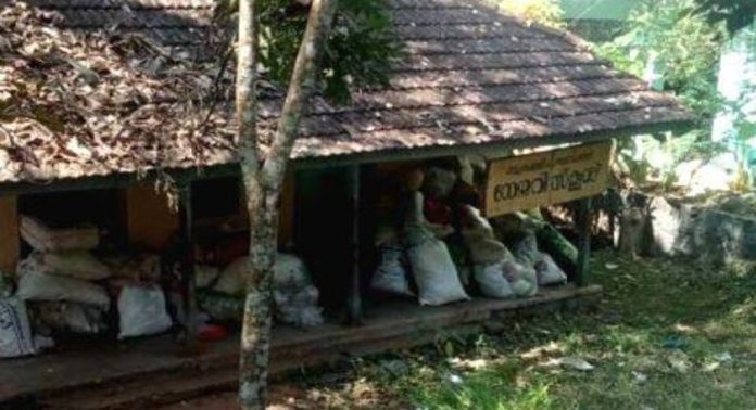 നഴ്സറി സ്കൂൾ കെട്ടിടം പ്ലാസ്റ്റിക്ക് സംഭണ കേന്ദ്രമാകുന്നു നഴ്സറി സ്കൂൾ കെട്ടിടം പ്ലാസ്റ്റിക്ക് സംഭണ കേന്ദ്രമാകുന്നു