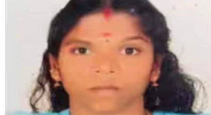 ദുരൂഹ സാഹചര്യത്തിൽ യുവതിയെ വീട്ടിൽ മരിച്ചനിലയിൽ കണ്ടെത്തി ദുരൂഹ സാഹചര്യത്തിൽ യുവതിയെ വീട്ടിൽ മരിച്ചനിലയിൽ കണ്ടെത്തി