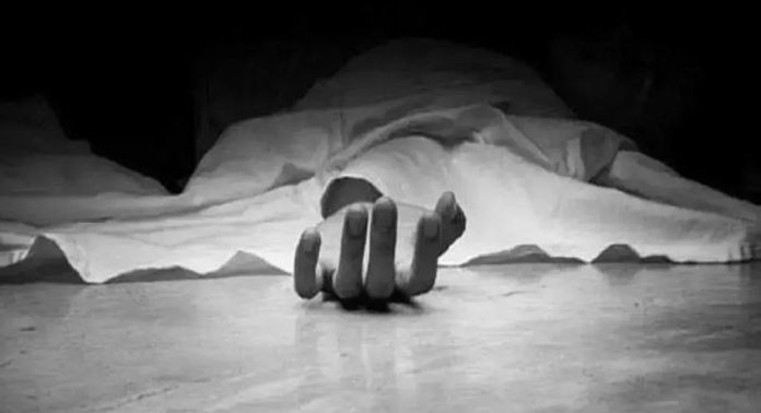 ഭാര്യമാർ തമ്മിൽ തർക്കം ; ഒടുവിൽ ഒരാൾക്ക് രണ്ട് മതാചാരപ്രകാരം സംസ്കാരം ഭാര്യമാർ തമ്മിൽ തർക്കം ; ഒടുവിൽ ഒരാൾക്ക് രണ്ട് മതാചാരപ്രകാരം സംസ്കാരം