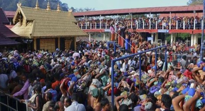 ശബരിമലയിൽ വൻ ഭക്തജന തിരക്ക് ; നിയന്ത്രിക്കാൻ കുറവ് പോലീസ് ശബരിമലയിൽ വൻ ഭക്തജന തിരക്ക് ; നിയന്ത്രിക്കാൻ കുറവ് പോലീസ്