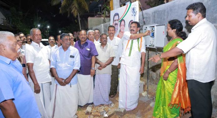 പഴവങ്ങാടി കല്യാണിമുക്കിലെ ഹൈമാസ്റ്റ് ലൈറ്റിന്റെ ഉദ്ഘാടനം നടത്തി പഴവങ്ങാടി കല്യാണിമുക്കിലെ ഹൈമാസ്റ്റ് ലൈറ്റിന്റെ ഉദ്ഘാടനം നടത്തി