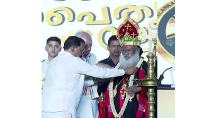 കേരള സര്ക്കാരിന്റെ ചര്ച്ച് ബില്ല് അംഗീകരിക്കരുതെന്ന് അഭ്യര്ത്ഥിച്ച് കതോലിക്ക ബാവ ; ഉറപ്പുനൽകി ഗവര്ണര് കേരള സര്ക്കാരിന്റെ ചര്ച്ച് ബില്ല് അംഗീകരിക്കരുതെന്ന് അഭ്യര്ത്ഥിച്ച് കതോലിക്ക ബാവ ; ഉറപ്പുനൽകി ഗവര്ണര്