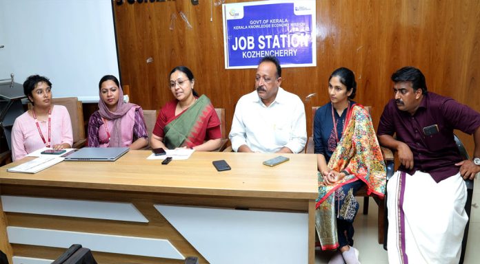 അഭ്യസ്തവിദ്യരായ എല്ലാവര്ക്കും തൊഴില് ലക്ഷ്യം : മന്ത്രി വീണാ ജോര്ജ് അഭ്യസ്തവിദ്യരായ എല്ലാവര്ക്കും തൊഴില് ലക്ഷ്യം : മന്ത്രി വീണാ ജോര്ജ്