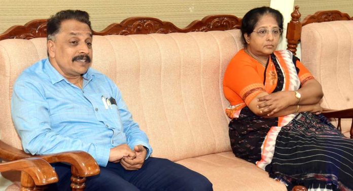 പെരുനാട്ടില് പതിനാറുകാരിയെ പീഡിപ്പിച്ച കേസ് : 13 പേര് അറസ്റ്റില് പെരുനാട്ടില് പതിനാറുകാരിയെ പീഡിപ്പിച്ച കേസ് : 13 പേര് അറസ്റ്റില്