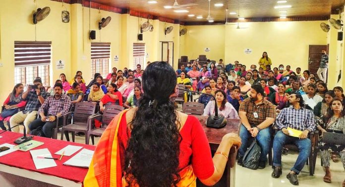വിജ്ഞാന പത്തനംതിട്ട തൊഴില് പദ്ധതിയുമായി നോളജ് ഇക്കോണമി മിഷന് വോളന്റിയര് പരിശീലനം ആരംഭിച്ചു വിജ്ഞാന പത്തനംതിട്ട തൊഴില് പദ്ധതിയുമായി നോളജ് ഇക്കോണമി മിഷന് വോളന്റിയര് പരിശീലനം ആരംഭിച്ചു