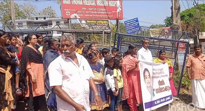 അഞ്ചു വയസുകാരൻ്റെ മരണം : റാന്നിയിൽ സ്ക്കൂൾ പി .ടി എ മാർച്ച് നടത്തി അഞ്ചു വയസുകാരൻ്റെ മരണം : റാന്നിയിൽ സ്ക്കൂൾ പി .ടി എ മാർച്ച് നടത്തി