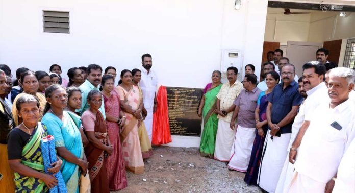 ഏറത്ത് പഞ്ചായത്ത് എം സി റോഡരികിലെ കിളിവയലില് നിര്മിച്ച വിശ്രമകേന്ദ്രം ഉദ്ഘാടനം ചെയ്തു ഏറത്ത് പഞ്ചായത്ത് എം സി റോഡരികിലെ കിളിവയലില് നിര്മിച്ച വിശ്രമകേന്ദ്രം ഉദ്ഘാടനം ചെയ്തു