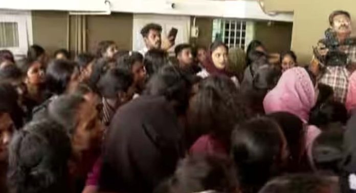 തട്ടിപ്പ് ; മിനർവ അക്കാദമിക്കെതിരെ വിദ്യാർഥികളുടെ പരാതി തട്ടിപ്പ് ; മിനർവ അക്കാദമിക്കെതിരെ വിദ്യാർഥികളുടെ പരാതി