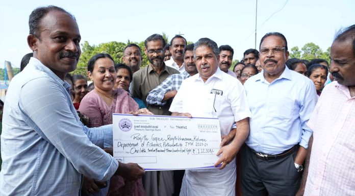 എംബാങ്ക്മെന്റ് മത്സ്യകൃഷിയിലൂടെ ജലാശയങ്ങള് മാലിന്യമുക്തമാക്കും : മന്ത്രി സജി ചെറിയാന് എംബാങ്ക്മെന്റ് മത്സ്യകൃഷിയിലൂടെ ജലാശയങ്ങള് മാലിന്യമുക്തമാക്കും : മന്ത്രി സജി ചെറിയാന്