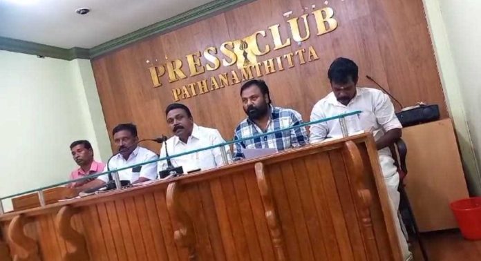 റാന്നി ആയിക്കൽ അടവീശ്വര ക്ഷേത്രത്തിൻ്റെ സമീപത്തെ അനധികൃത മണ്ണെടുപ്പ് അവസാനിപ്പിക്കണം ; ക്ഷേത്ര ഭരണ സമിതി റാന്നി ആയിക്കൽ അടവീശ്വര ക്ഷേത്രത്തിൻ്റെ സമീപത്തെ അനധികൃത മണ്ണെടുപ്പ് അവസാനിപ്പിക്കണം ; ക്ഷേത്ര ഭരണ സമിതി