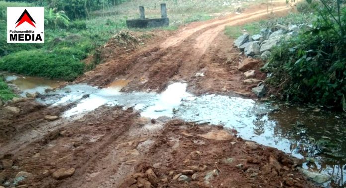 ദേശീയപാത വികസനം – വില്ല പ്രോജക്ട് എന്നിവയുടെ മറവിൽ മോനിപ്പള്ളി വില്ലേജ് പരിധിയിൽ വ്യാപകമായി മണ്ണ് കടത്ത് ദേശീയപാത വികസനം – വില്ല പ്രോജക്ട് എന്നിവയുടെ മറവിൽ മോനിപ്പള്ളി വില്ലേജ് പരിധിയിൽ വ്യാപകമായി മണ്ണ് കടത്ത്
