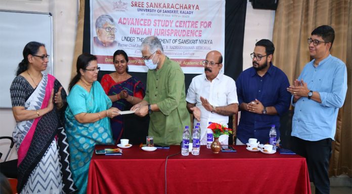 ജസ്റ്റിസ് തോട്ടത്തിൽ രാധാകൃഷ്ണൻ ന്യായാധിപരിലെ വേറിട്ട വ്യക്തിത്വം : ഡോ. എം. സി. ദിലീപ് കുമാർ ജസ്റ്റിസ് തോട്ടത്തിൽ രാധാകൃഷ്ണൻ ന്യായാധിപരിലെ വേറിട്ട വ്യക്തിത്വം : ഡോ. എം. സി. ദിലീപ് കുമാർ