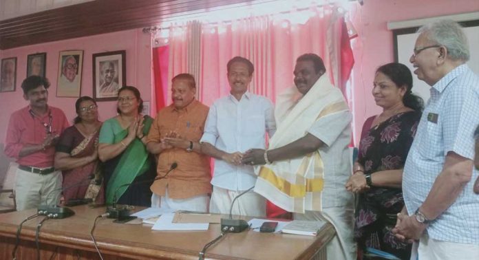 ജില്ലാ ചരിത്രരചന അന്തിമഘട്ടത്തിലേക്ക് ജില്ലാ ചരിത്രരചന അന്തിമഘട്ടത്തിലേക്ക്