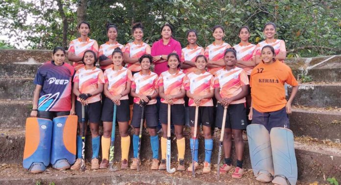 തിരുവല്ല മാർത്തോമ കോളേജ് ഗ്രൗണ്ടിൽ ഹോക്കി പ്രദർശന മത്സരം നടത്തുന്നു തിരുവല്ല മാർത്തോമ കോളേജ് ഗ്രൗണ്ടിൽ ഹോക്കി പ്രദർശന മത്സരം നടത്തുന്നു