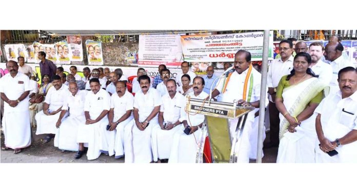 ക്ഷേമ പെൻഷൻ നല്കാതെ സർക്കാർ അനീതി കാട്ടുന്നു ; പ്രൊഫ.സതീഷ് കൊച്ചുപറമ്പിൽ ക്ഷേമ പെൻഷൻ നല്കാതെ സർക്കാർ അനീതി കാട്ടുന്നു ; പ്രൊഫ.സതീഷ് കൊച്ചുപറമ്പിൽ