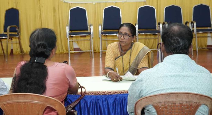 സ്ത്രീകള്ക്ക് നീതി ഉറപ്പാക്കാന് വനിതാ കമ്മിഷനു സാധിച്ചു : അഡ്വ. എലിസബത്ത് മാമ്മന് മത്തായി സ്ത്രീകള്ക്ക് നീതി ഉറപ്പാക്കാന് വനിതാ കമ്മിഷനു സാധിച്ചു : അഡ്വ. എലിസബത്ത് മാമ്മന് മത്തായി