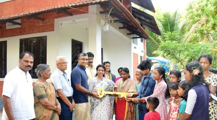 ഡോ.എം.എസ്. സുനിലിന്റെ 299 – മത് സ്നേഹഭവനം വിധവയായ അജിതയ്ക്കും 2 കുട്ടികൾക്കും ഡോ.എം.എസ്. സുനിലിന്റെ 299 – മത് സ്നേഹഭവനം വിധവയായ അജിതയ്ക്കും 2 കുട്ടികൾക്കും