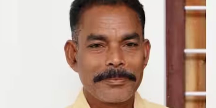 മധ്യവയസ്കൻ വീടിൻ്റെ മുകളിൽ നിന്ന് വീണ് മരിച്ചു മധ്യവയസ്കൻ വീടിൻ്റെ മുകളിൽ നിന്ന് വീണ് മരിച്ചു