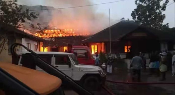 വടകര താലൂക്ക് ഓഫീസ് തീവെപ്പ് കേസില് പ്രതിയെ കോടതി വെറുതെ വിട്ടു വടകര താലൂക്ക് ഓഫീസ് തീവെപ്പ് കേസില് പ്രതിയെ കോടതി വെറുതെ വിട്ടു