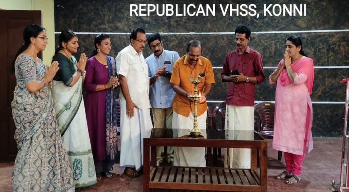 കോന്നി റിപ്പബ്ലിക്കൻ വൊക്കേഷണൽ ഹയർ സെക്കൻ്ററി സ്കൂളിൽ ഇംഗ്ലീഷ് ഫെസ്റ്റ് സംഘടിപ്പിച്ചു കോന്നി റിപ്പബ്ലിക്കൻ വൊക്കേഷണൽ ഹയർ സെക്കൻ്ററി സ്കൂളിൽ ഇംഗ്ലീഷ് ഫെസ്റ്റ് സംഘടിപ്പിച്ചു