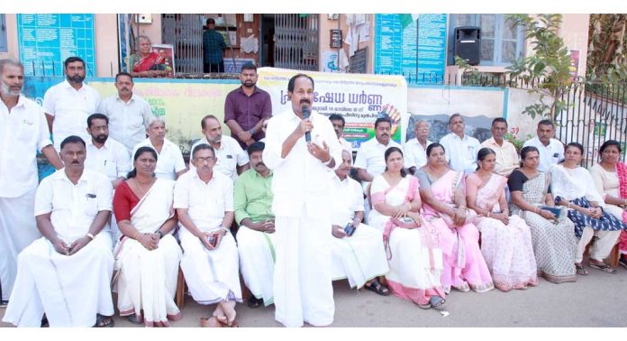 സര്ക്കാര് പഞ്ചായത്ത് രാജ് നിയമത്തിന്റെ അന്തസത്ത തകര്ക്കുന്നു : സാമുവല് കിഴക്കുപുറം സര്ക്കാര് പഞ്ചായത്ത് രാജ് നിയമത്തിന്റെ അന്തസത്ത തകര്ക്കുന്നു : സാമുവല് കിഴക്കുപുറം