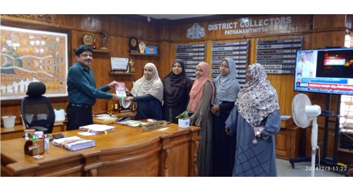 സാമൂഹിക തിന്മകൾക്കെതിരെ സ്ത്രീ മുന്നേറ്റം ; ജില്ലാ കളക്ടർക്ക് സന്ദേശം കൈമാറി ക്യാമ്പയിൻ തുടക്കമായി സാമൂഹിക തിന്മകൾക്കെതിരെ സ്ത്രീ മുന്നേറ്റം ; ജില്ലാ കളക്ടർക്ക് സന്ദേശം കൈമാറി ക്യാമ്പയിൻ തുടക്കമായി