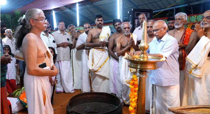 ഓതറ പുതുക്കുളങ്ങര ദേവീക്ഷേത്രത്തിൽ സഹസ്രകലശം ഓതറ പുതുക്കുളങ്ങര ദേവീക്ഷേത്രത്തിൽ സഹസ്രകലശം