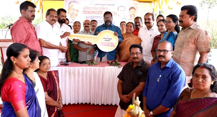 തദ്ദേശ സ്വയംഭരണ സ്ഥാപനങ്ങള് കേന്ദ്രീകരിച്ച് വലിയ മുന്നേറ്റങ്ങളാണ് സര്ക്കാര് നടപ്പാക്കുന്നത് : ചിറ്റയം ഗോപകുമാര് തദ്ദേശ സ്വയംഭരണ സ്ഥാപനങ്ങള് കേന്ദ്രീകരിച്ച് വലിയ മുന്നേറ്റങ്ങളാണ് സര്ക്കാര് നടപ്പാക്കുന്നത് : ചിറ്റയം ഗോപകുമാര്