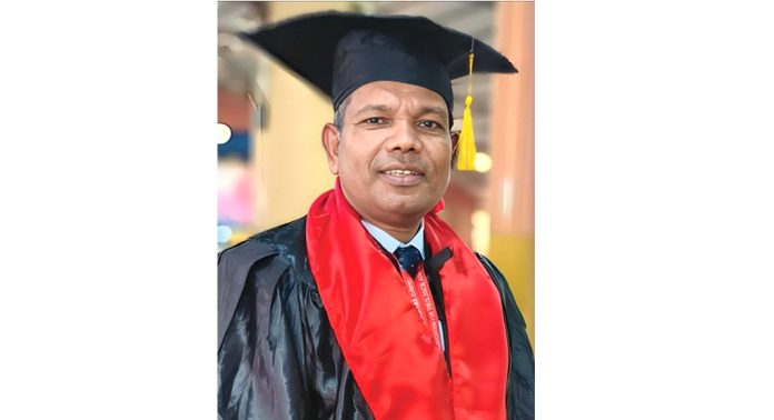 ഡോ.സന്തോഷ് പന്തളത്തിന് ഫിലോസഫിയില് രണ്ടാമതും ഡോക്ടറേറ്റ് ഡോ.സന്തോഷ് പന്തളത്തിന് ഫിലോസഫിയില് രണ്ടാമതും ഡോക്ടറേറ്റ്