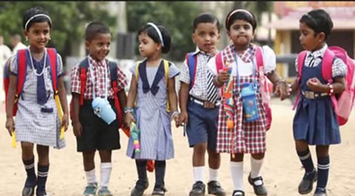 ഒന്നാം ക്ലാസ് പ്രവേശനത്തിന് ആറ് വയസ് ; നിര്ദേശം കര്ശനമായി നടപ്പാക്കണമെന്ന് വിദ്യാഭ്യാസ മന്ത്രാലയം ഒന്നാം ക്ലാസ് പ്രവേശനത്തിന് ആറ് വയസ് ; നിര്ദേശം കര്ശനമായി നടപ്പാക്കണമെന്ന് വിദ്യാഭ്യാസ മന്ത്രാലയം