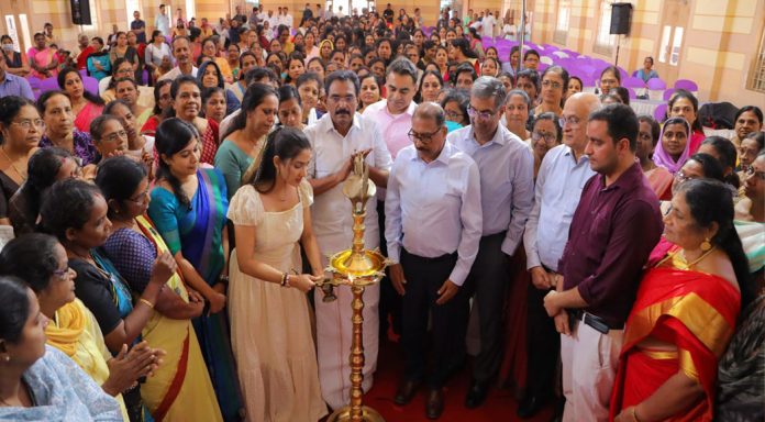 കാരുണ്യത്തിന്റെ തൂവൽ സ്പർശവുമായി “Care for Cancer Cure” പദ്ധതി കാരുണ്യത്തിന്റെ തൂവൽ സ്പർശവുമായി “Care for Cancer Cure” പദ്ധതി