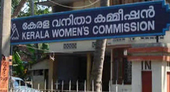 തൊഴിലിടങ്ങളിലെ പീഡനം : പരാതി നല്കുന്ന സ്ത്രീകളെ അധികാരികൾ മാനസികമായി തകര്ക്കുന്ന പ്രവണത ; വനിതാ കമ്മീഷൻ തൊഴിലിടങ്ങളിലെ പീഡനം : പരാതി നല്കുന്ന സ്ത്രീകളെ അധികാരികൾ മാനസികമായി തകര്ക്കുന്ന പ്രവണത ; വനിതാ കമ്മീഷൻ