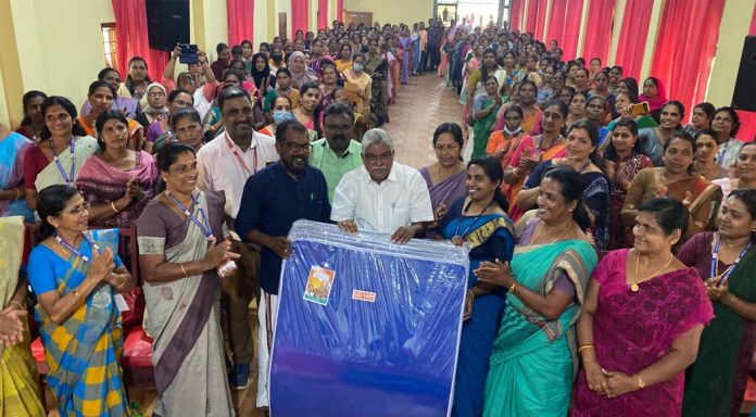 അംഗനവാടി കുട്ടികൾക്കുള്ള സ്നേഹ കിടക്കകളുടെ വിതരണം നടത്തി അംഗനവാടി കുട്ടികൾക്കുള്ള സ്നേഹ കിടക്കകളുടെ വിതരണം നടത്തി
