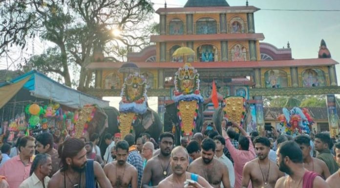 ശ്രീവല്ലഭ ക്ഷേത്രത്തിലെ തിരുവുത്സവം കൊടിയിറങ്ങി ശ്രീവല്ലഭ ക്ഷേത്രത്തിലെ തിരുവുത്സവം കൊടിയിറങ്ങി