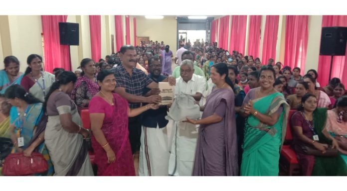 പീരുമേട് നിയോജക മണ്ഡലത്തിലെ 16 ലൈബ്രറികൾക്കുള്ള പുസ്തകം വിതരണം നടത്തി പീരുമേട് നിയോജക മണ്ഡലത്തിലെ 16 ലൈബ്രറികൾക്കുള്ള പുസ്തകം വിതരണം നടത്തി